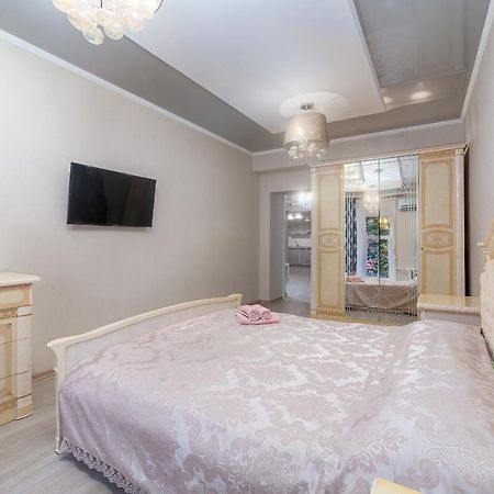 Apartments Deribasovskaya โอเดสซา ภายนอก รูปภาพ
